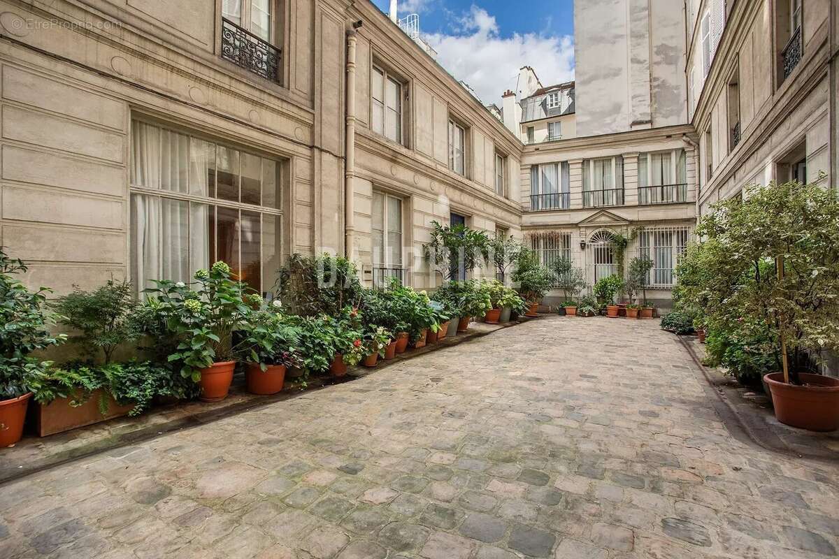 Pied à terre Place Saint Sulpice - photo 13