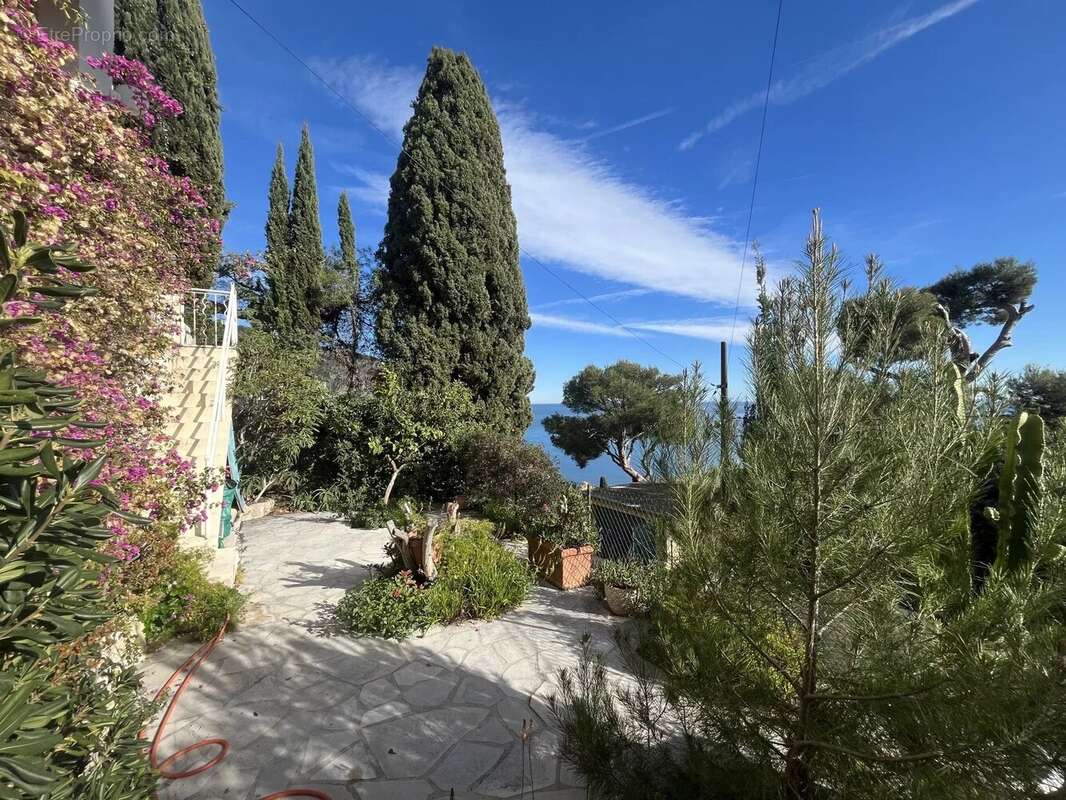 Appartement à EZE