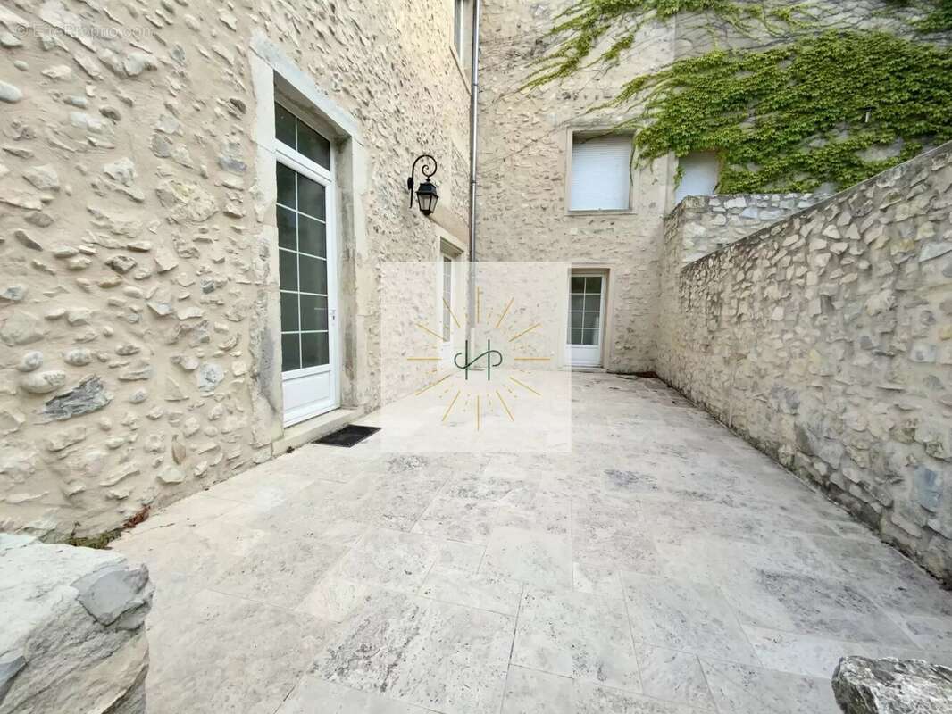 Maison à MONTELIMAR