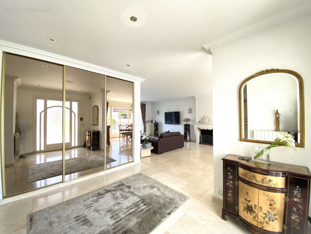 Maison à CHENNEVIERES-SUR-MARNE