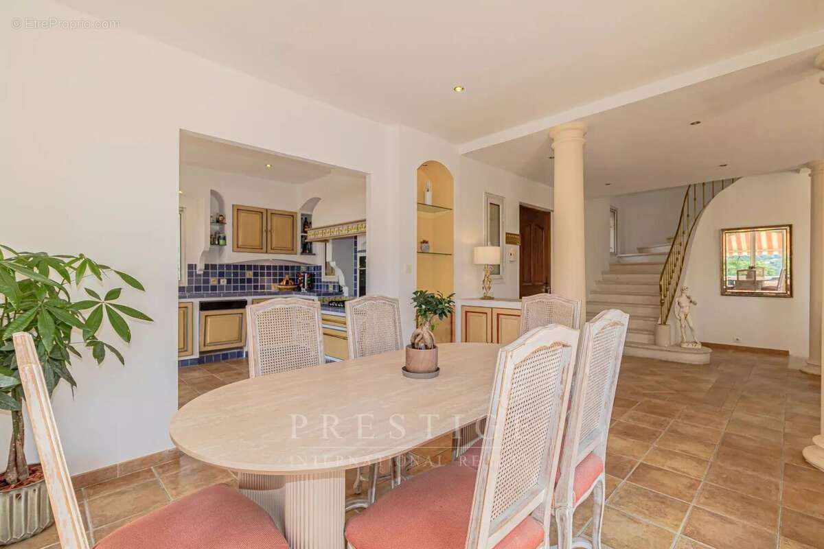 Chateauneuf de grasse, villa florentine 365m² garage, piscine, terrain 4000m² - photo 20