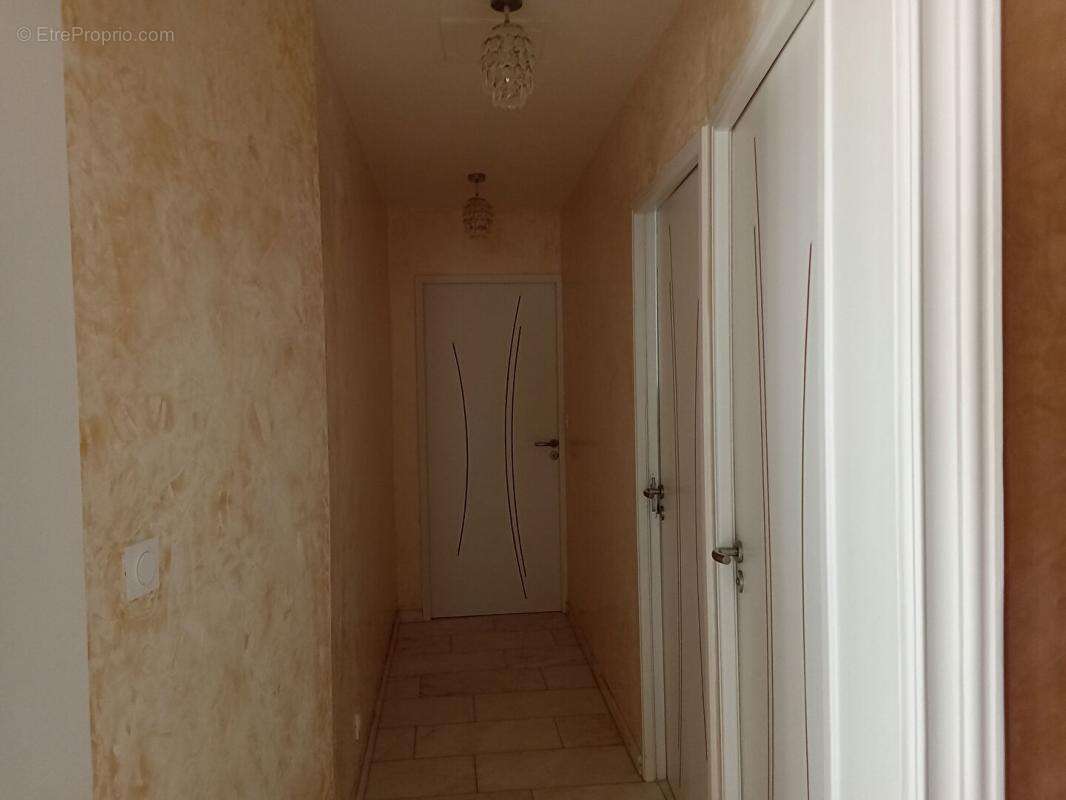 Maison à LE GENEST-SAINT-ISLE