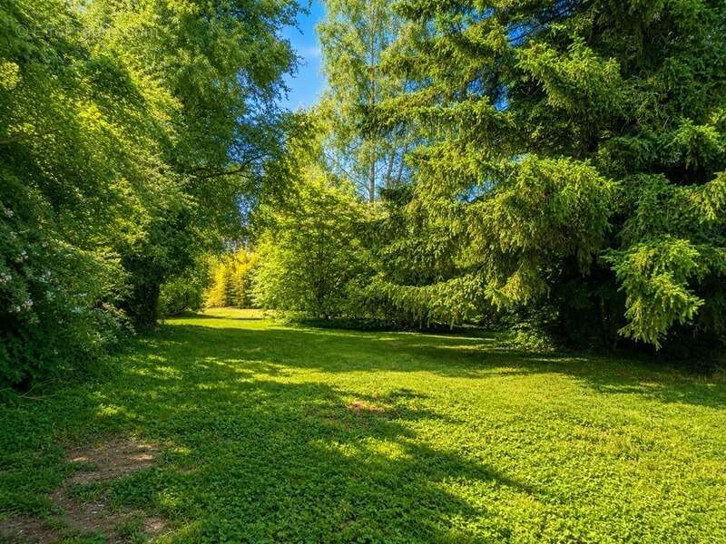 Terrain à bâtir 629 m² – Le calme d'un village, toutes les commodités à quelques minutes - photo 3