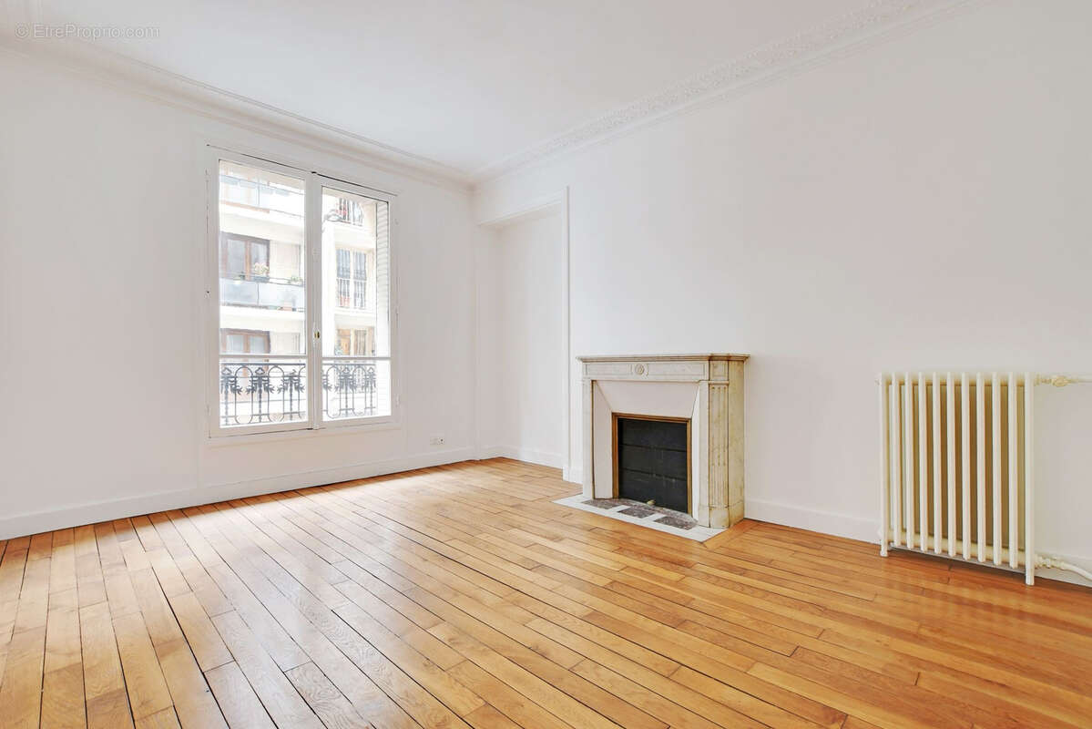 Appartement à PARIS-16E