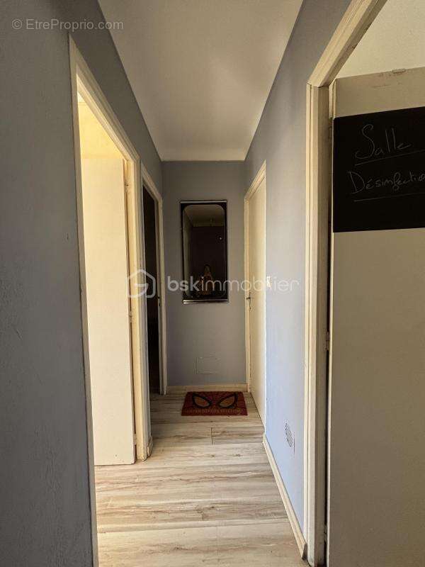 VIAS – Maison 3 faces avec extérieur, stationnement et 3 chambres, à 2 km de la plage ! - photo 9
