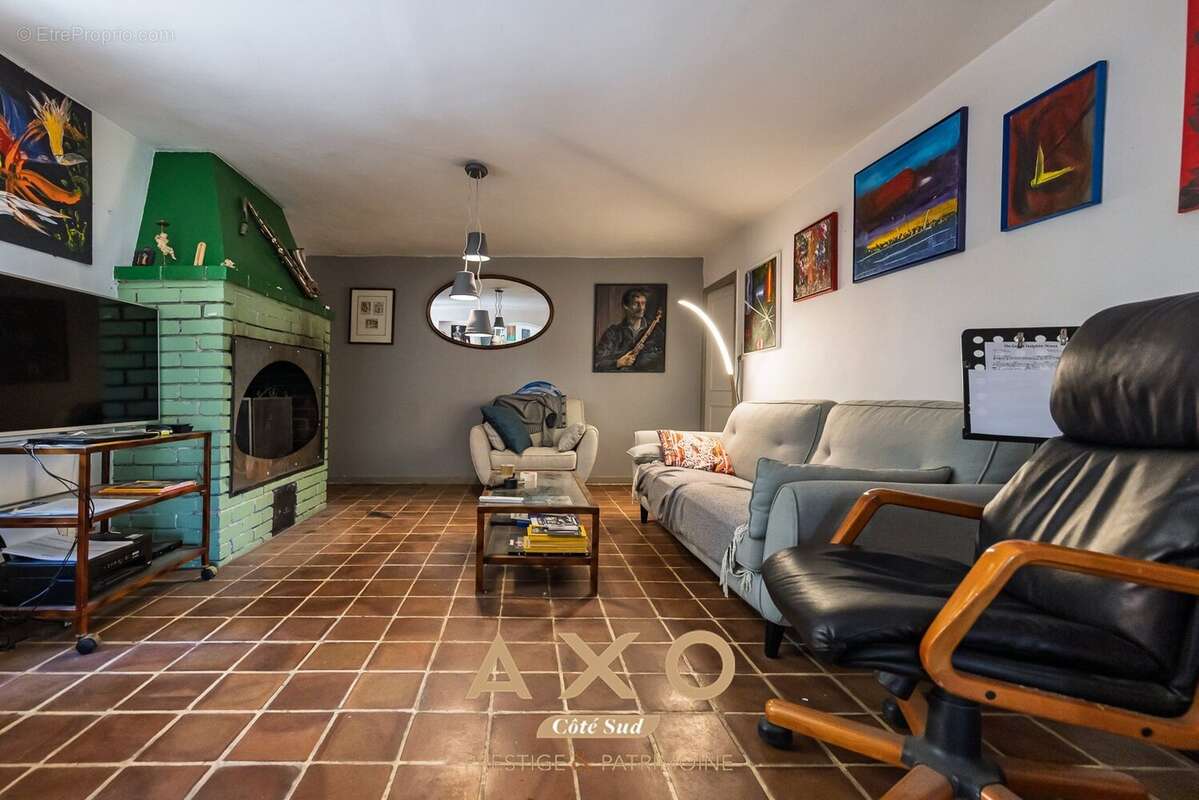 Maison à LE PUY-SAINTE-REPARADE