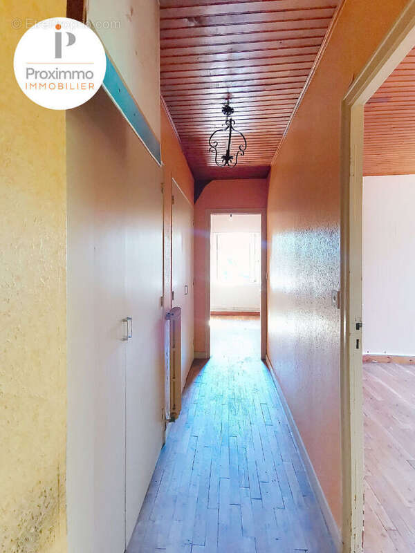 Maison a renover avec beau potentiel - photo 11