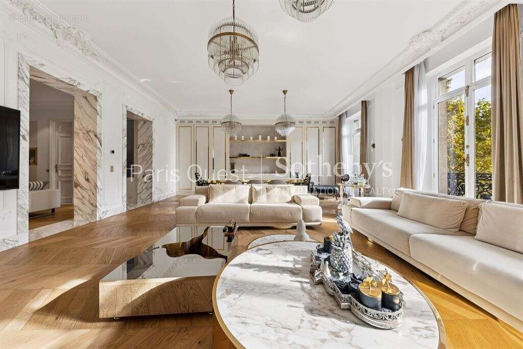 Appartement à PARIS-8E