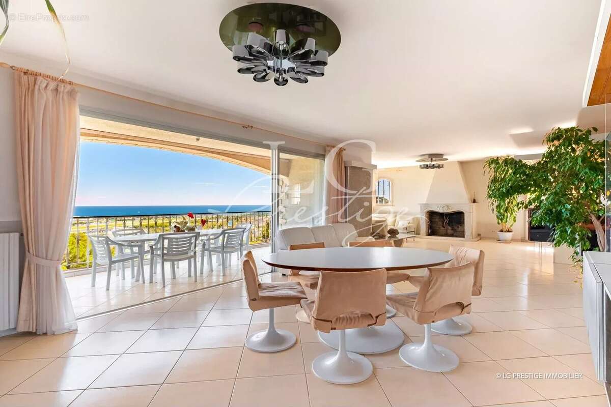 Maison à MANDELIEU-LA-NAPOULE