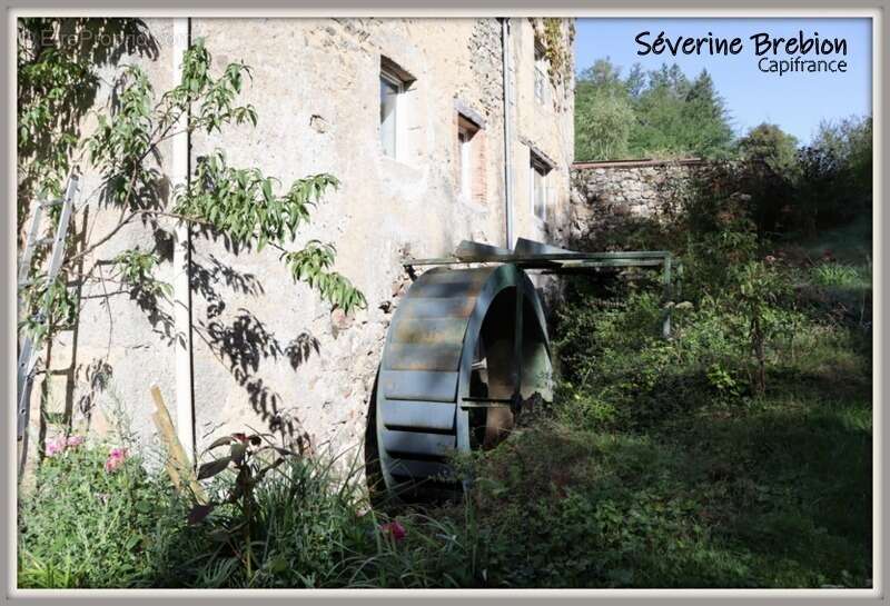  Maison rénovée en pierre de 166 m², 4 chambres, vaste séjour, dépendance, assainissement OK, avec ancien moulin et terrain de 1 - photo 3