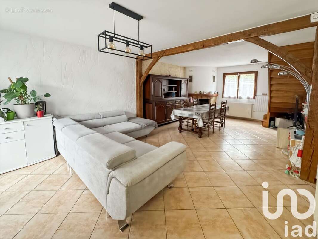 Maison 95 m² à Sainte-Genevieve-Des-Bois  - photo 3