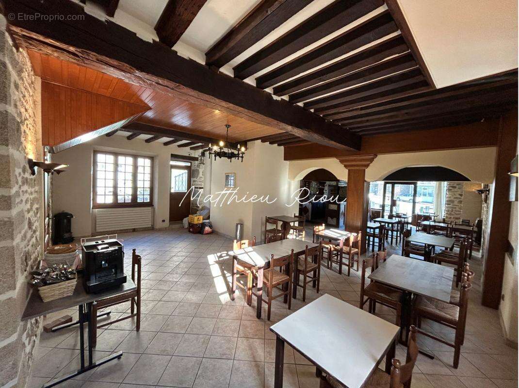 Commerce à SAINT-ETIENNE-DE-FURSAC