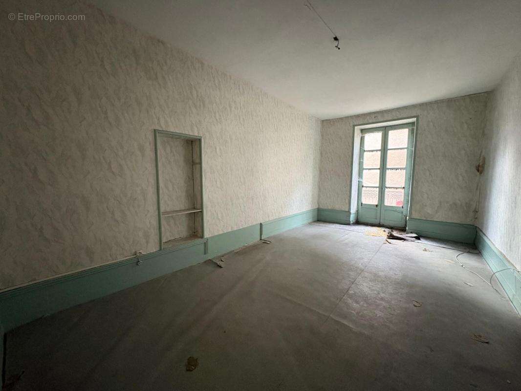 Appartement à SAINT-GENGOUX-LE-NATIONAL