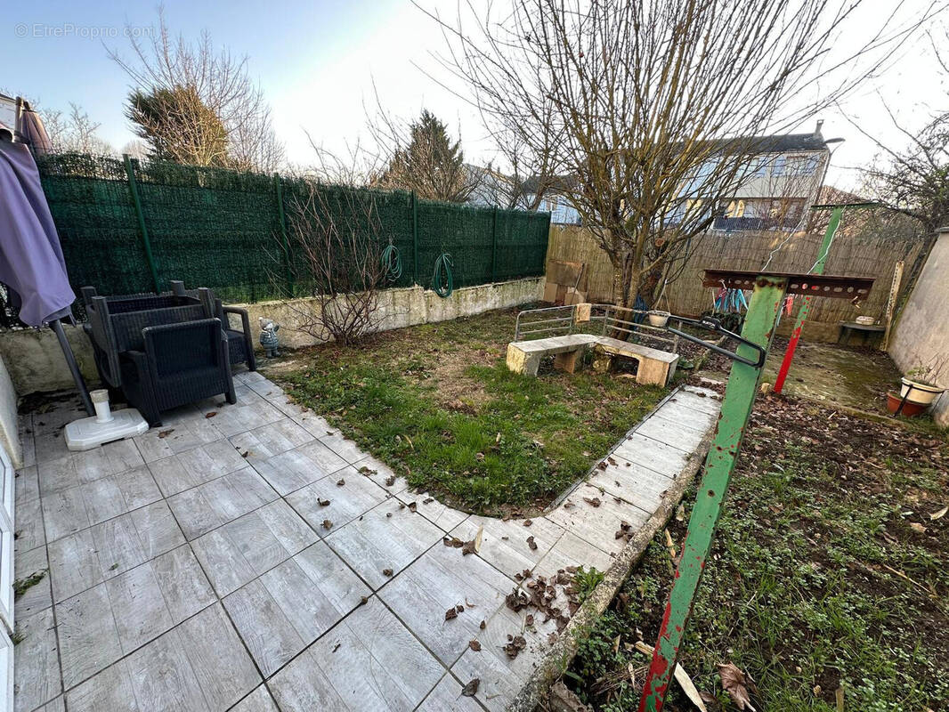 Maison à SAVIGNY-LE-TEMPLE