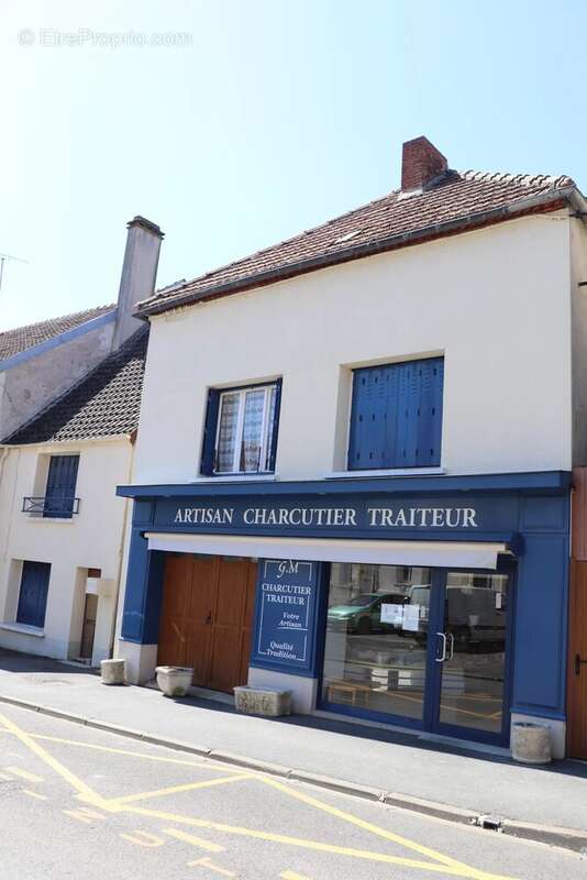 Commerce à MONTMIRAIL