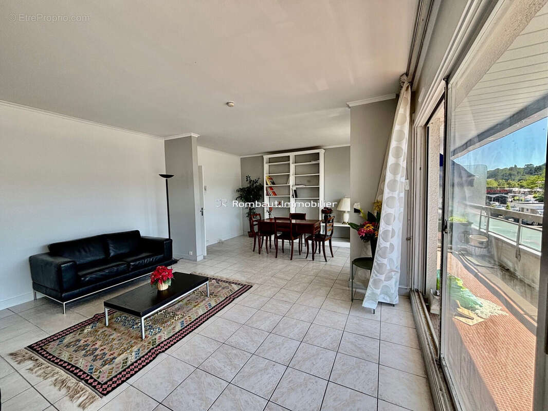 Appartement à LA CELLE-SAINT-CLOUD