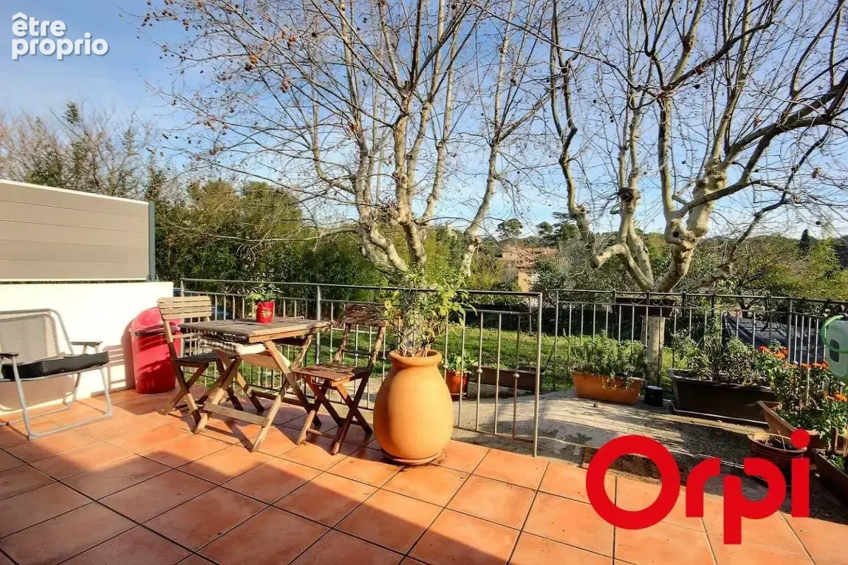 VILLA T6 (T4 + T2) sur 2700m² de terrain - Marseille 12ème - photo 17