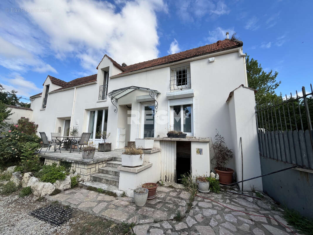 Maison à LA CHAPELLE-LA-REINE