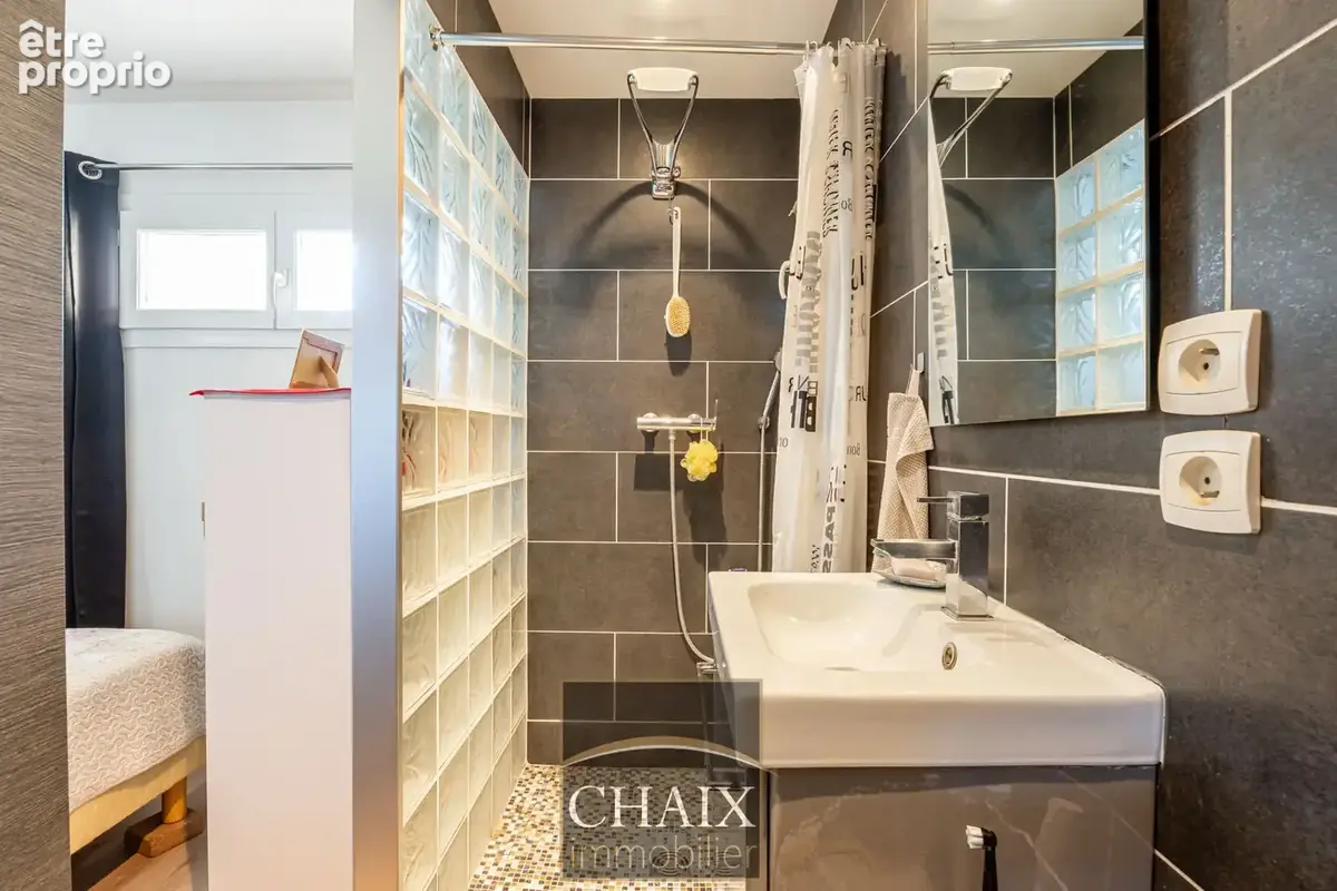 Maison familiale divisée en 3 appartements proche centre du village - photo 18