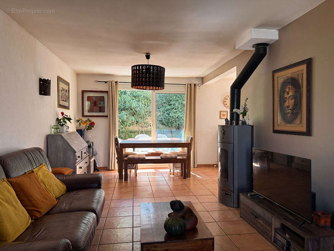 Maison à LA ROQUE-D'ANTHERON