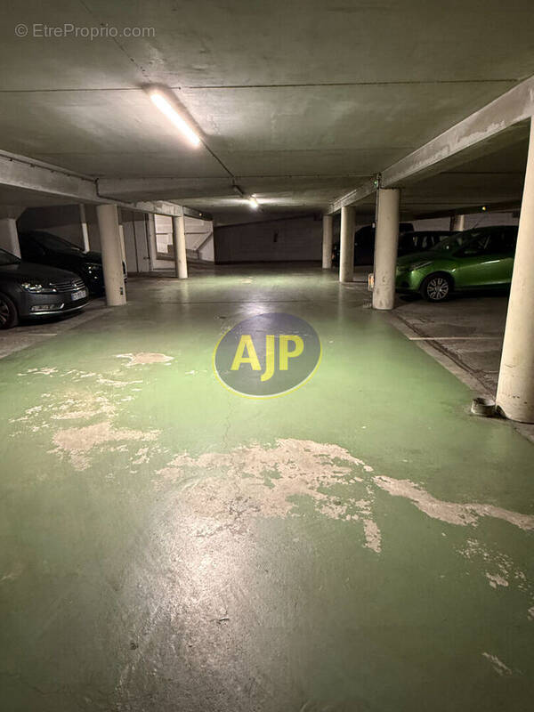 Parking à PARIS-15E