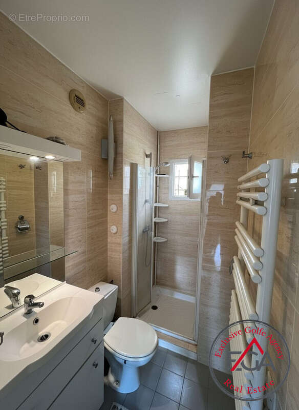 Salle d'eau  - Appartement à LA CROIX-VALMER