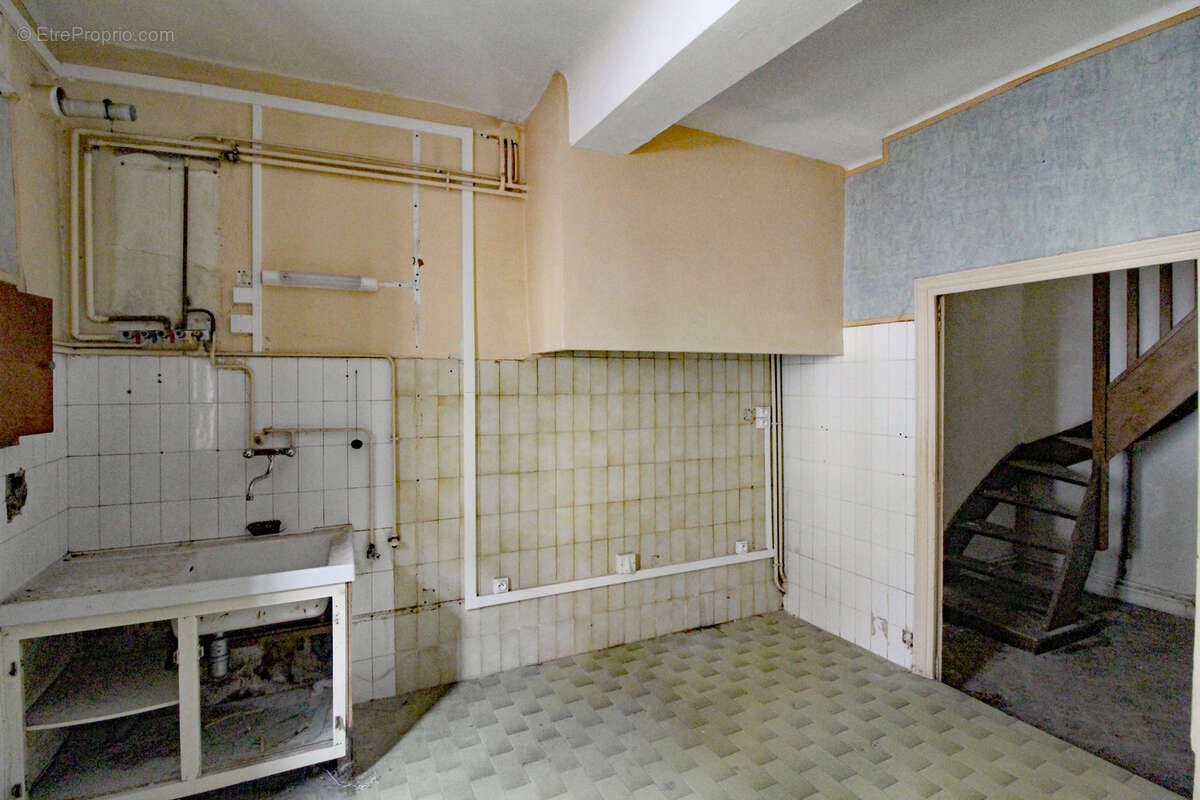 NIMES JEAN JAURES Maison de ville de 100 m2 à rénover - photo 7