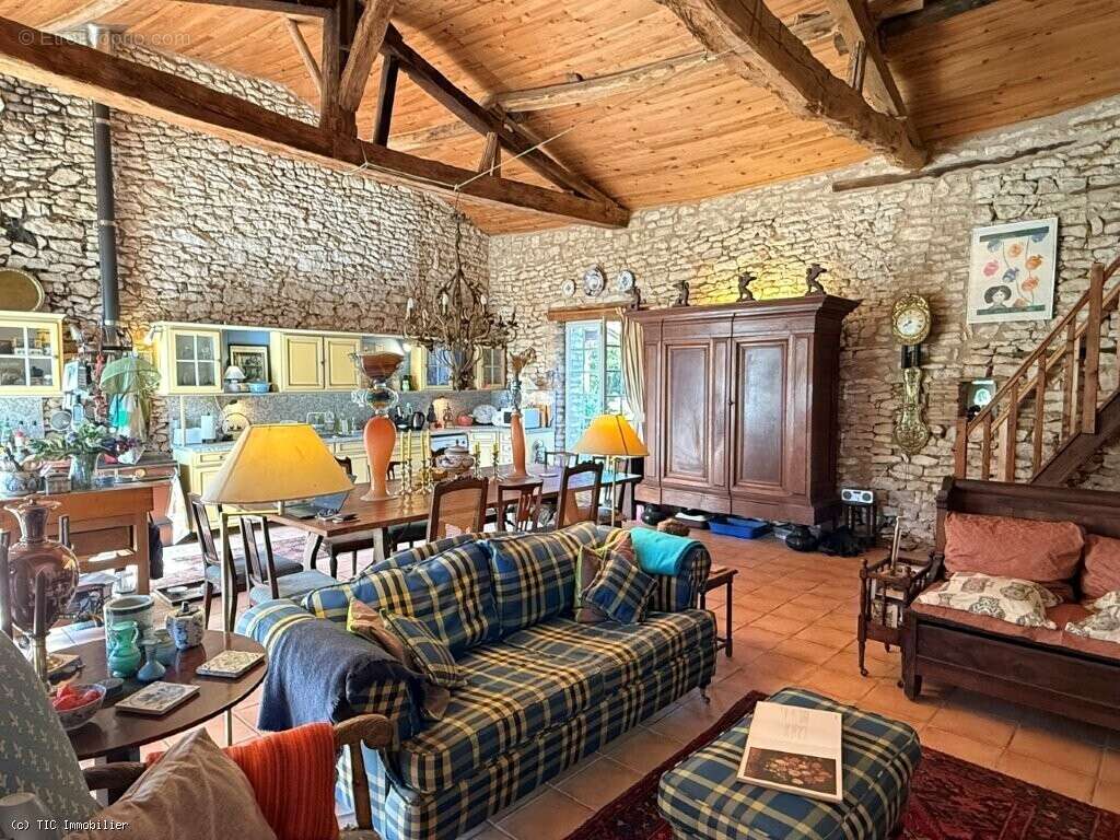 Maison à CHAMPAGNE-MOUTON