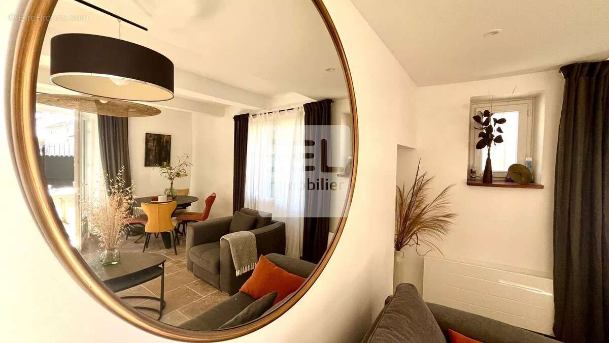 Maison à LAUDUN-L&#039;ARDOISE