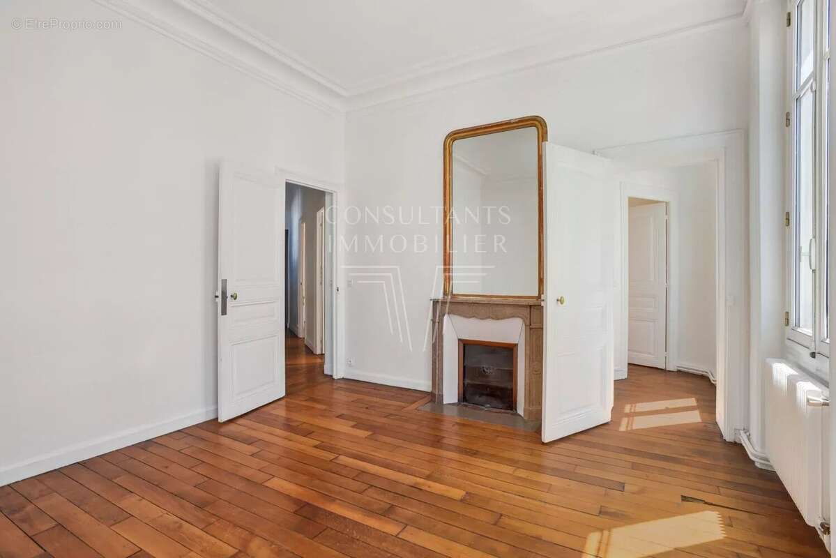 Appartement à PARIS-6E
