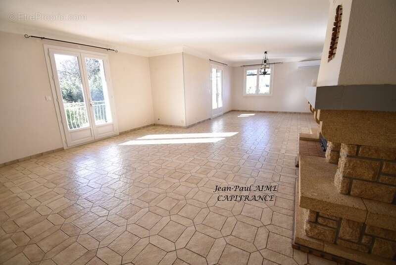 Maison à SAINT-JULIEN-DE-PEYROLAS