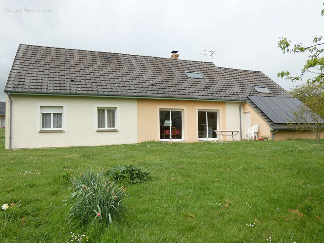 Maison à MOULINS-SUR-YEVRE