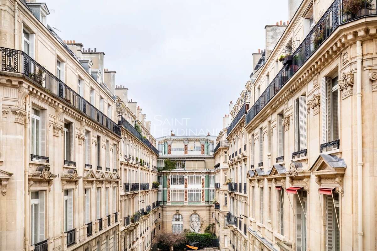 Appartement à PARIS-17E