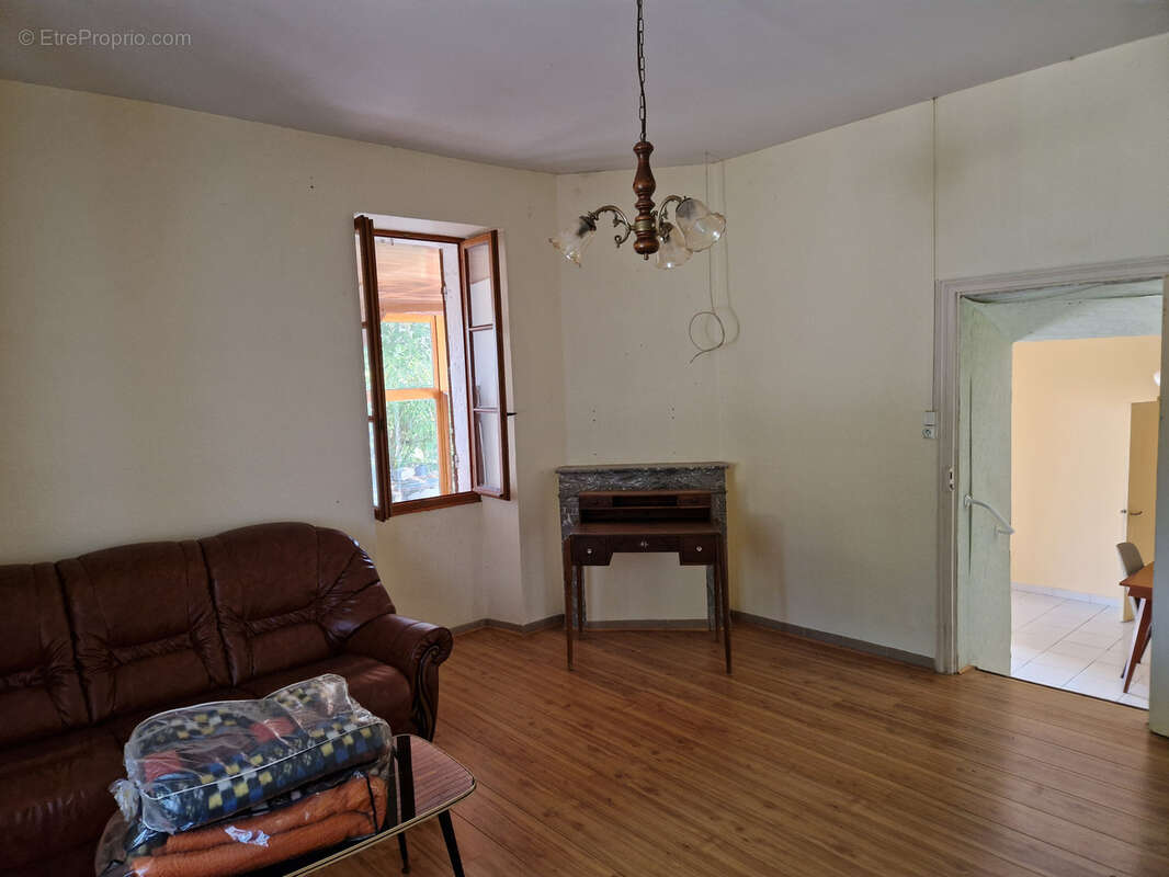 Maison à SAINT-EUTROPE-DE-BORN