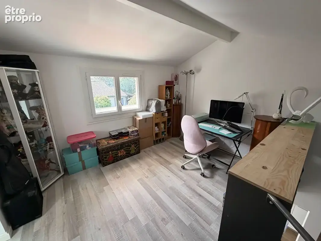 PAREMPUYRE - Charmante maison de plain-pied avec piscine, véranda & DPE B - photo 10