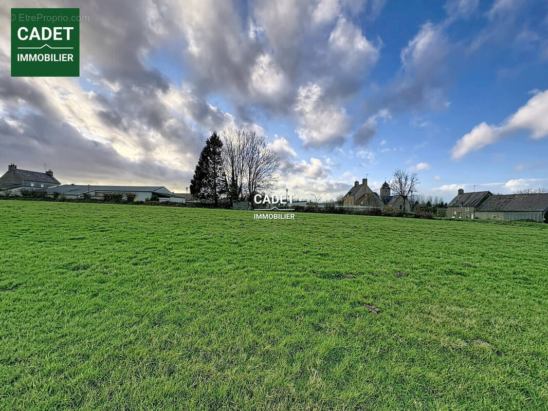 Terrain à BOURGUENOLLES