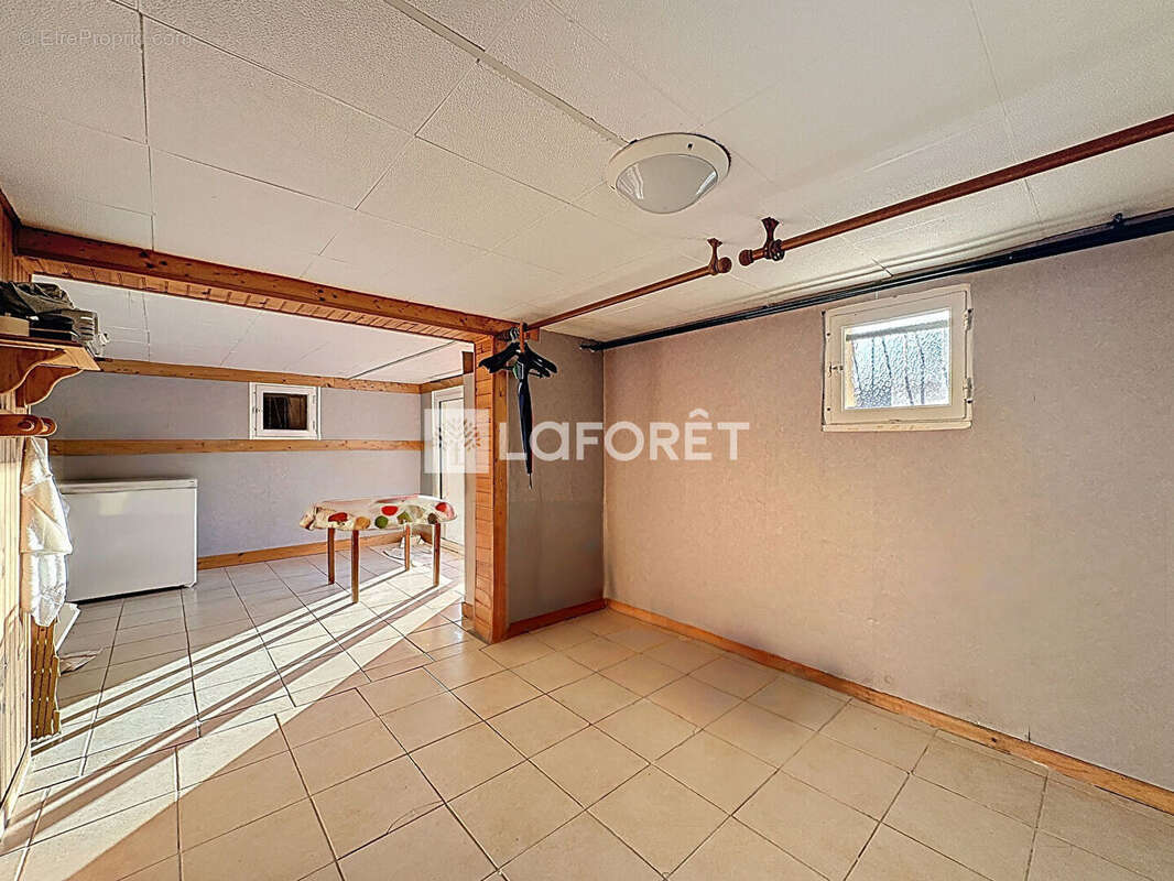 Maison à SAINT-DENIS-LES-BOURG