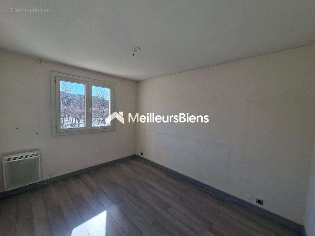 Appartement à SAINT-CYR-SUR-MER