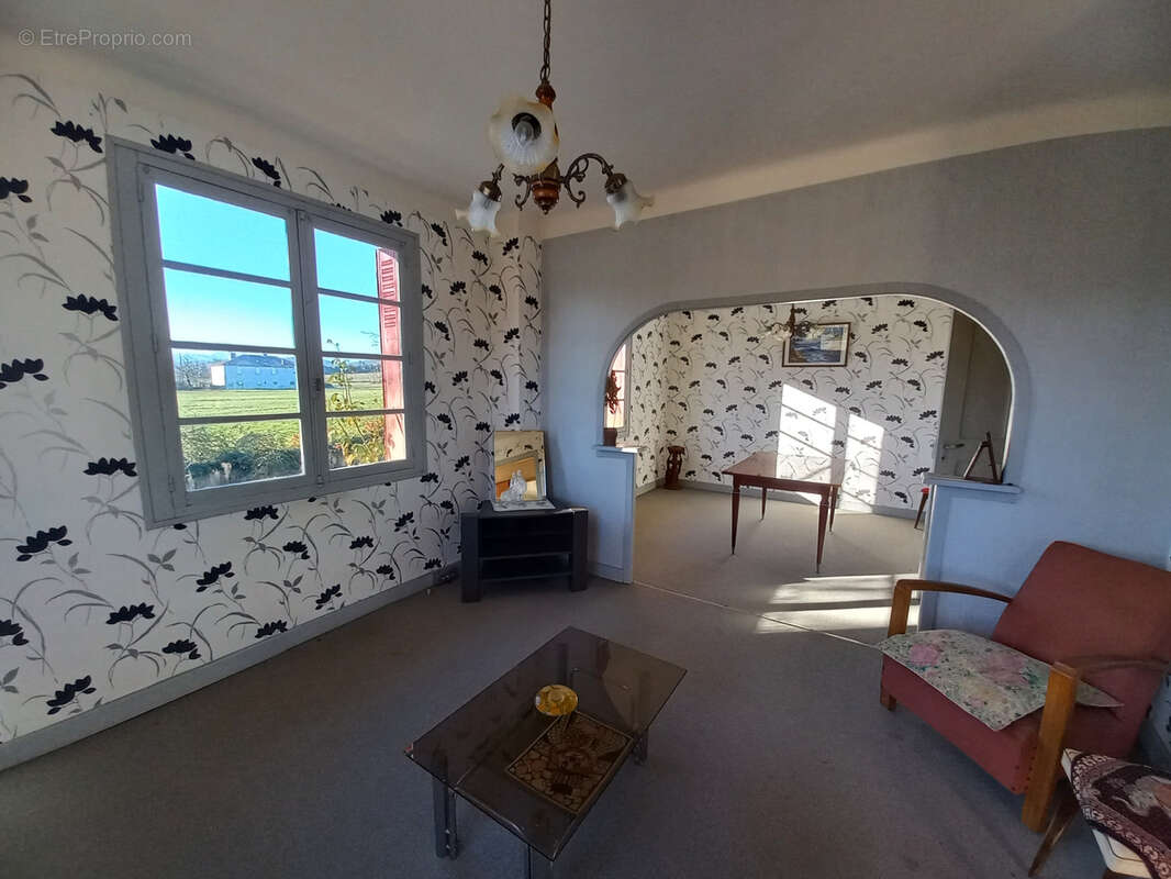 Maison 93 m² à Castelnau-Magnoac  - photo 2