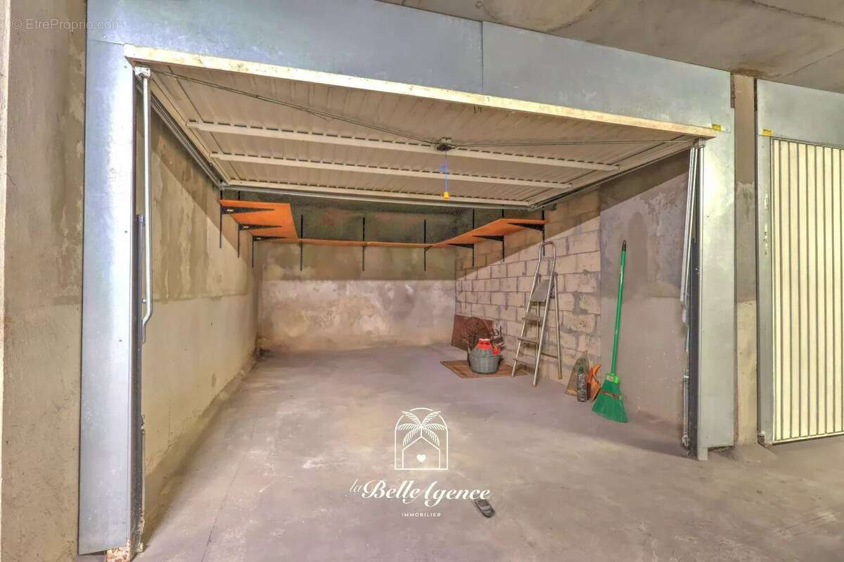 Parking à CAGNES-SUR-MER