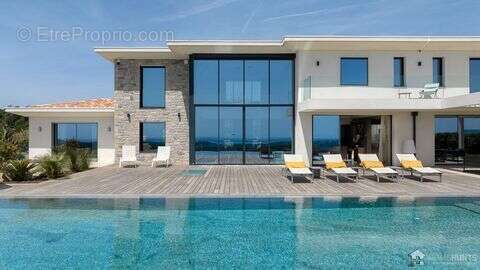 Maison 600 m² à Roquefort-Les-Pins  - photo 2