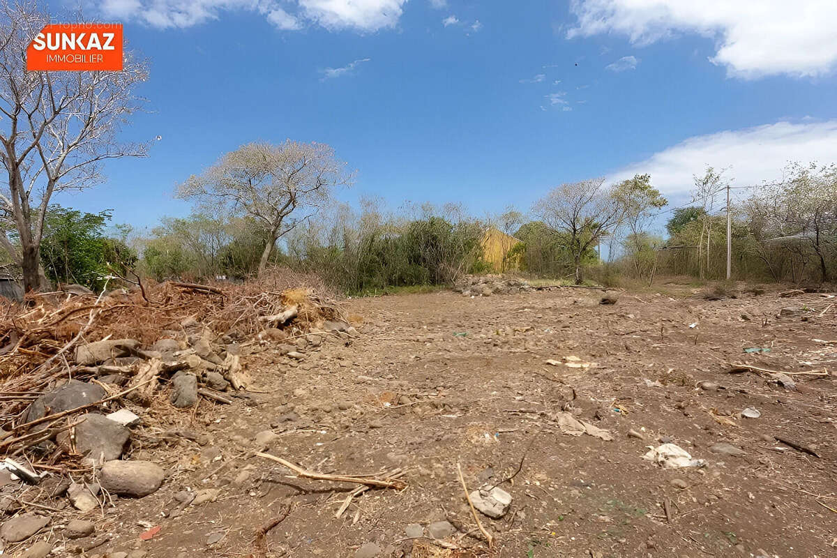 Terrain à SAINT-PIERRE