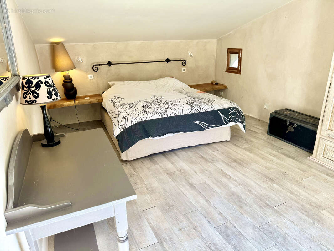 Maison à VAILHAUQUES