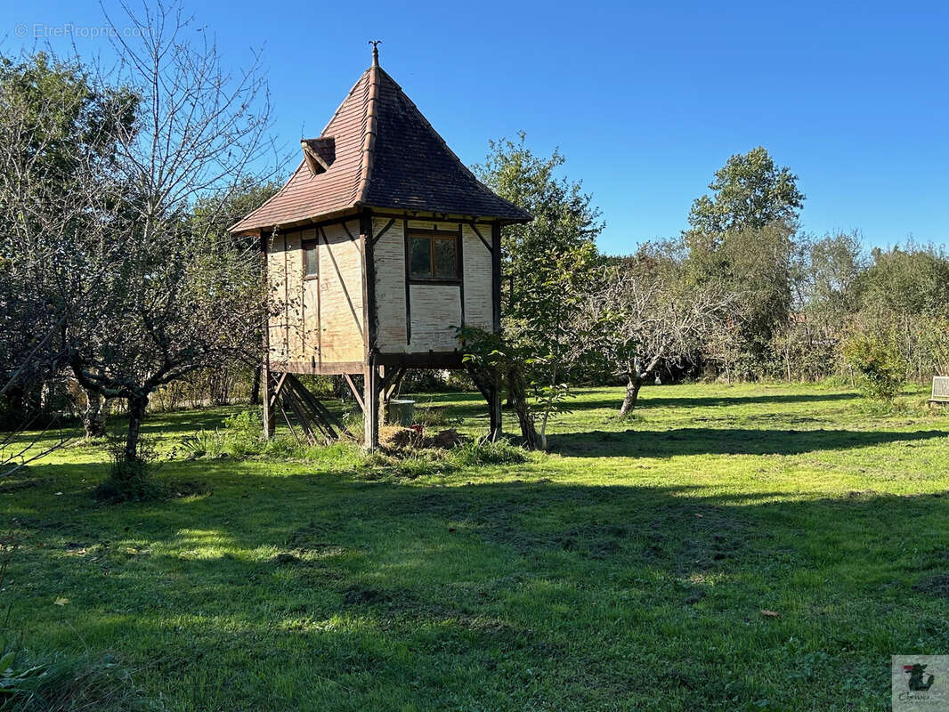 Maison typique en pierre 200 m2 dans un petit hameau au calme - beau parc arboré. - photo 2