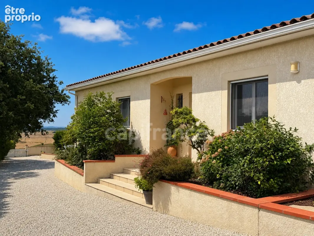 Maison de plain-pied 160 m² – 4 chambres, bureau, terrain arboré de 2 500 m² - photo 4