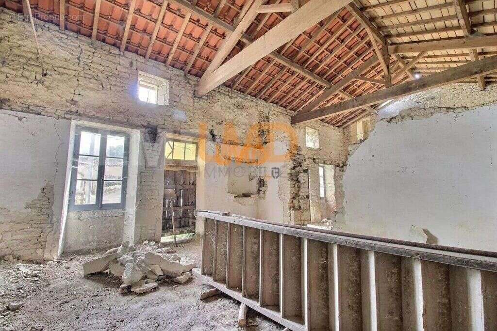 Maison à BAZAUGES