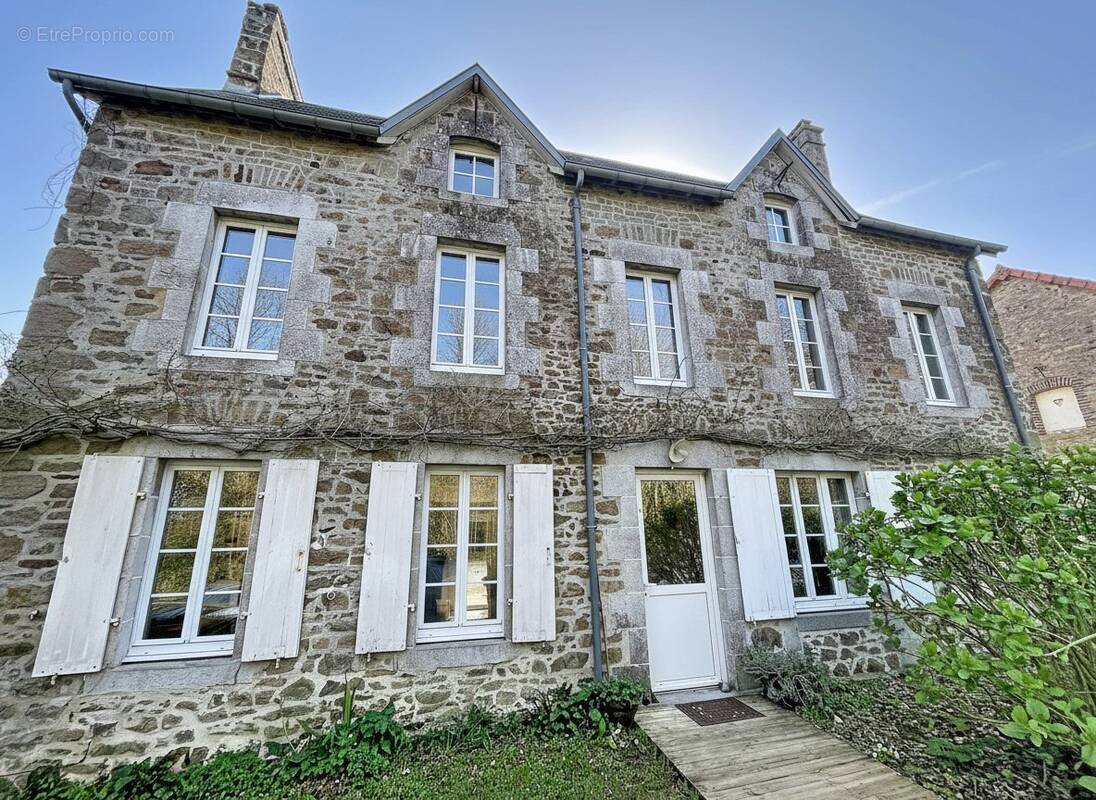 Maison à COUTANCES