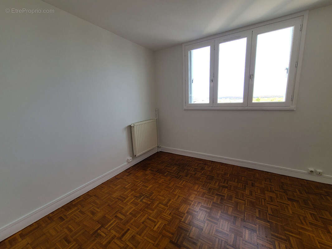 Appartement à FONTENAY-LE-FLEURY