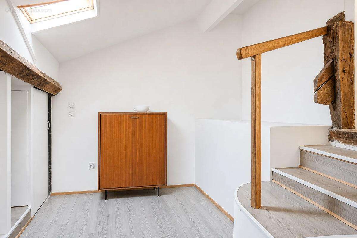 Maison spacieuse 8 pièces rénovée à Montbazens - photo 9