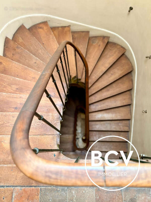 Maison de caractère et dépendances d'environ 320 m² - photo 9